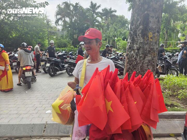 Khách trẩy hội 2/9 đông nghẹt, nhiều dịch vụ ở Hà Nội đội giá - Ảnh 5. Khách trẩy hội 2/9 đông nghẹt, nhiều dịch vụ ở Hà Nội đội giá - Ảnh 5.