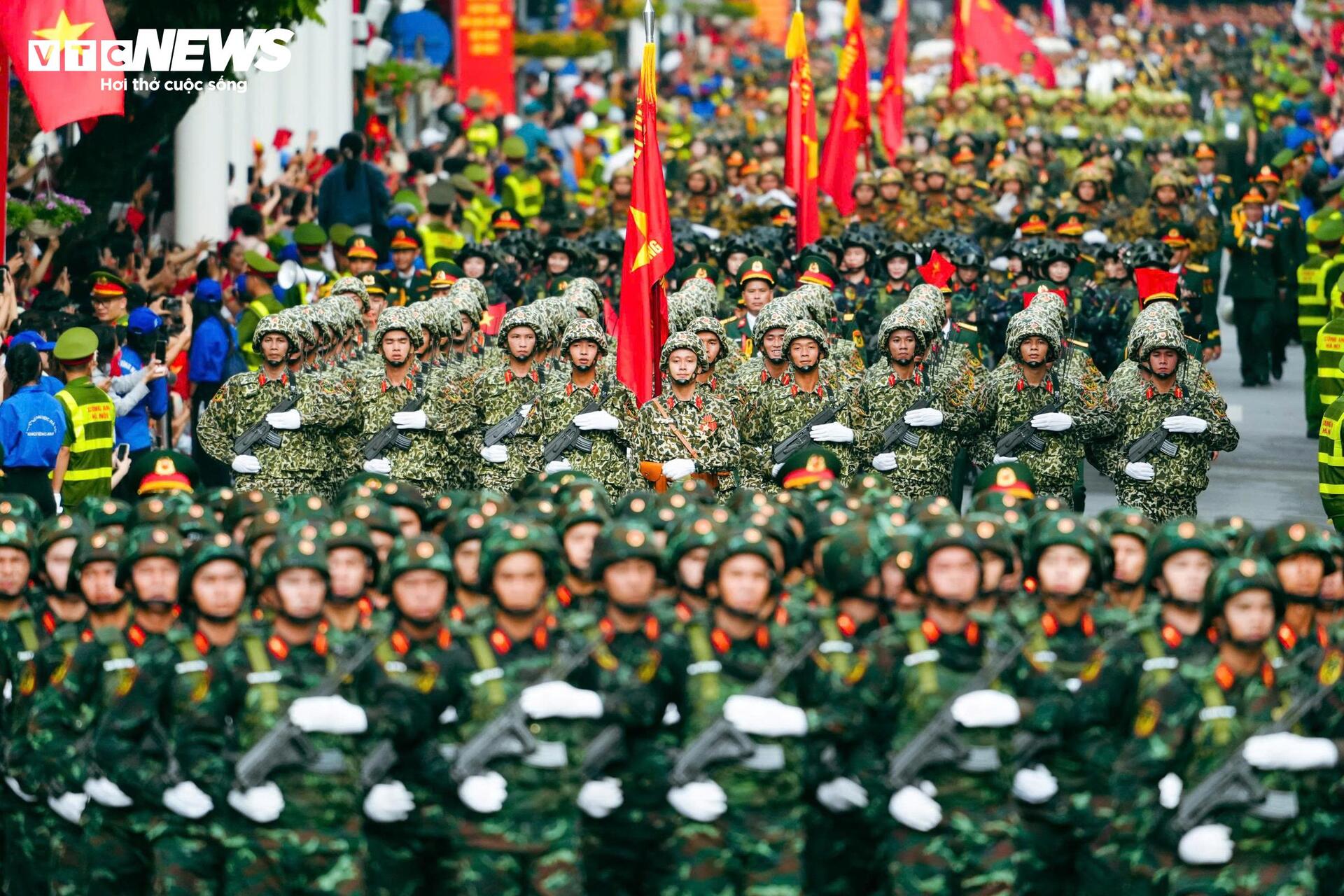 nhin-lai-nhung-khoanh-khac-tu-hao-ngay-tong-duyet-dieu-binh-2-9-17-10455202-1756633587678-17566335877921042191293.jpg