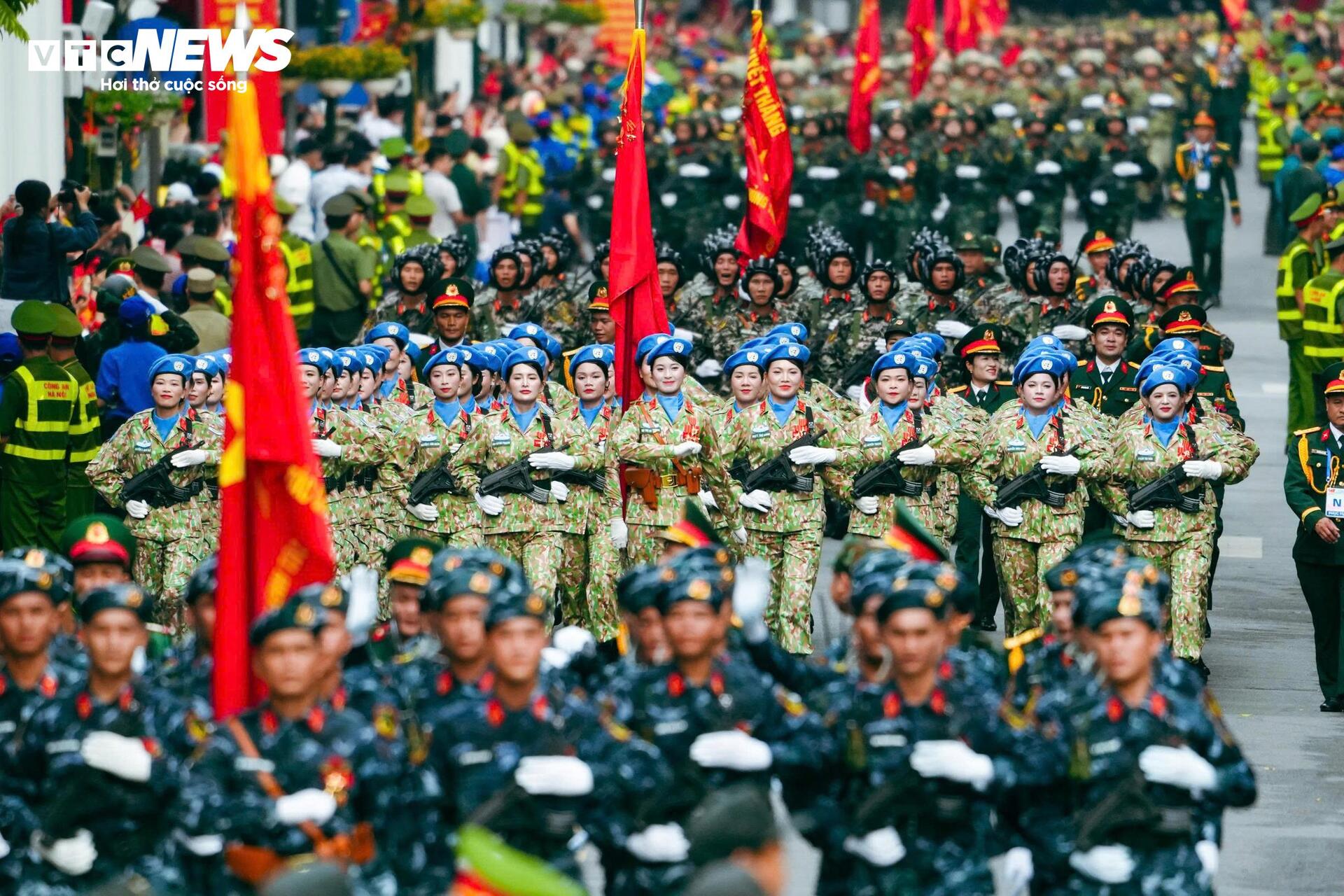 nhin-lai-nhung-khoanh-khac-tu-hao-ngay-tong-duyet-dieu-binh-2-9-18-10454048-1756633585976-1756633586086404587020.jpg