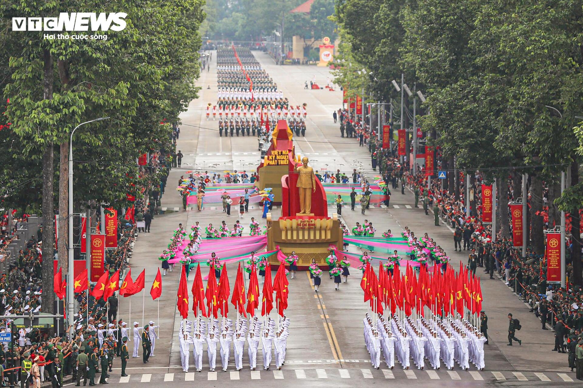 nhin-lai-nhung-khoanh-khac-tu-hao-ngay-tong-duyet-dieu-binh-2-9-6-10212051-1756633570244-17566335703221200539504.jpg