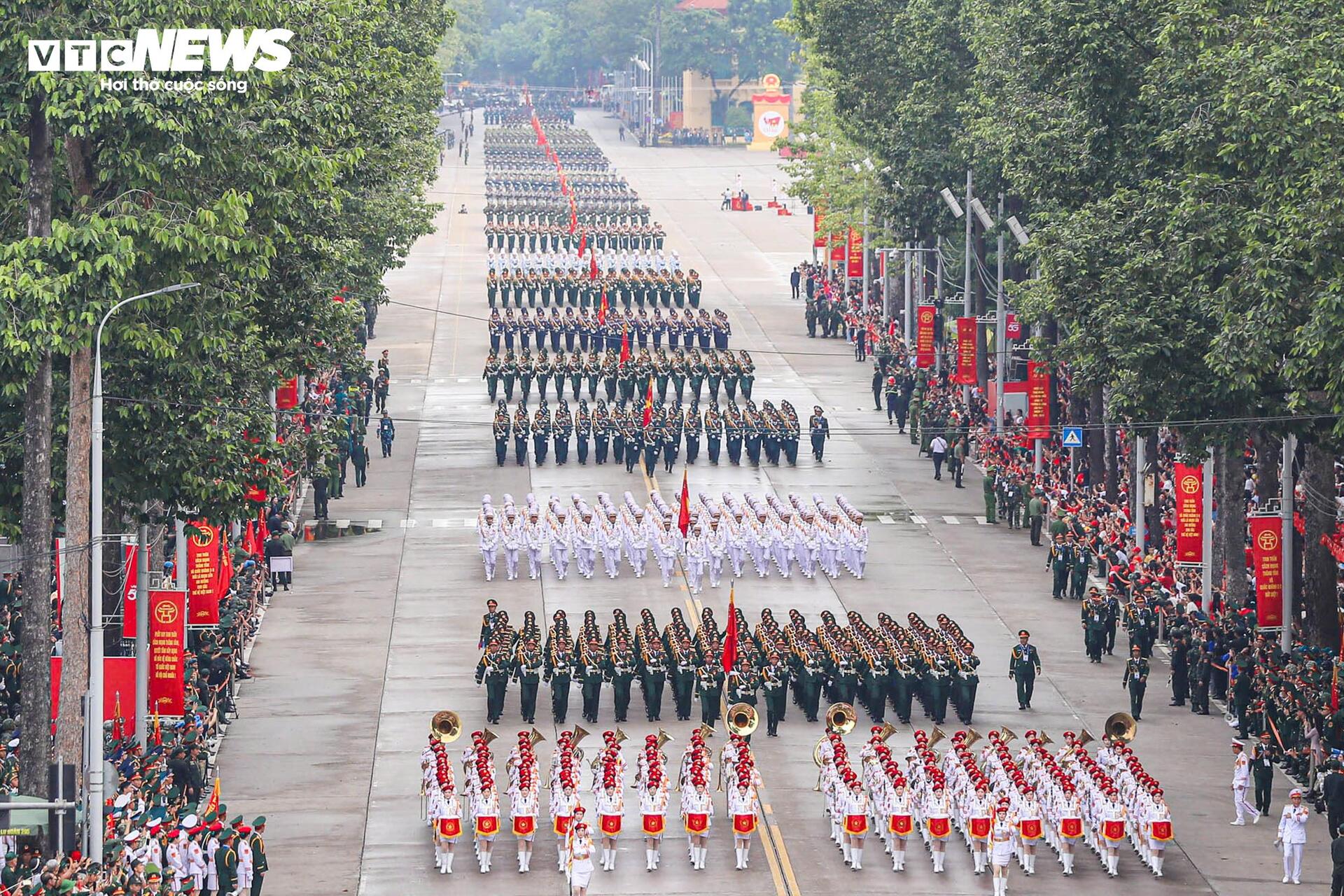 nhin-lai-nhung-khoanh-khac-tu-hao-ngay-tong-duyet-dieu-binh-2-9-9-10282323-1756633571586-175663357171160073940.jpg