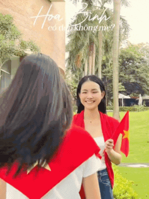 Bé gái Vbiz đeo kính cận nép sau lưng mẹ Hoa hậu nay cao vượt trội, visual cỡ nào mà 99% bình luận trầm trồ?- Ảnh 1. Bé gái Vbiz đeo kính cận nép sau lưng mẹ Hoa hậu nay cao vượt trội, visual cỡ nào mà 99% bình luận trầm trồ?- Ảnh 1.