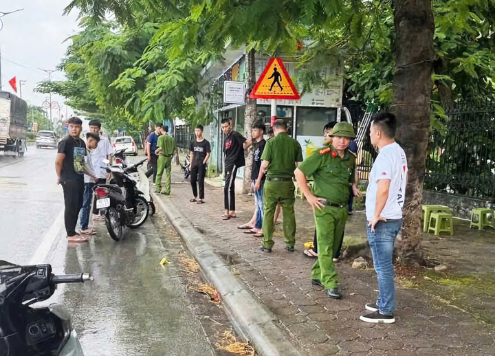 Dựng lại hiện trường vụ nam sinh bị đánh đến co giật - Ảnh 1. Dựng lại hiện trường vụ nam sinh bị đánh đến co giật - Ảnh 1.