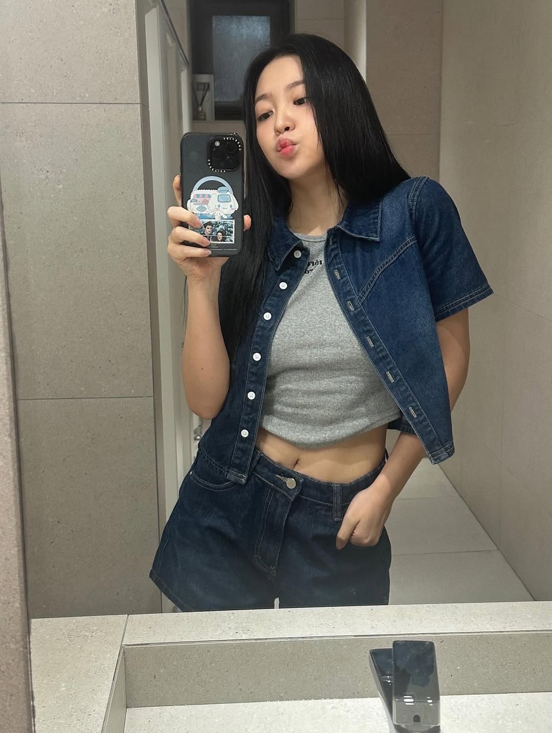 Nữ sinh tài phiệt hot nhất châu Á có style đời thường đơn giản mà xinh quá mức quy định- Ảnh 10. Nữ sinh tài phiệt hot nhất châu Á có style đời thường đơn giản mà xinh quá mức quy định- Ảnh 10.