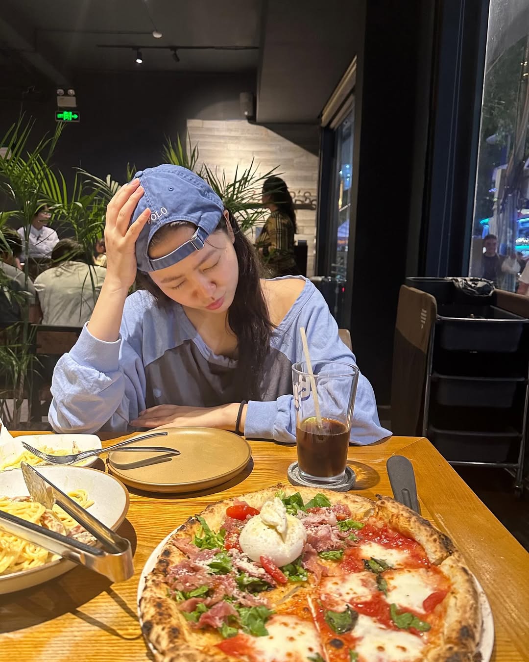 Nữ sinh tài phiệt hot nhất châu Á có style đời thường đơn giản mà xinh quá mức quy định- Ảnh 8. Nữ sinh tài phiệt hot nhất châu Á có style đời thường đơn giản mà xinh quá mức quy định- Ảnh 8.