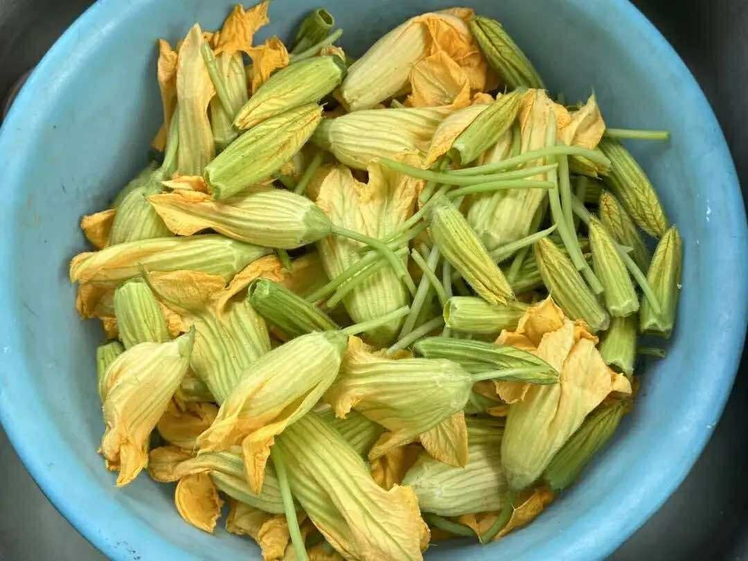 Vào ngày nắng nóng đỉnh điểm, hãy nấu món canh này: Nguyên liệu dễ kiếm mà ngon hơn canh sườn heo gấp bội - Ảnh 1.