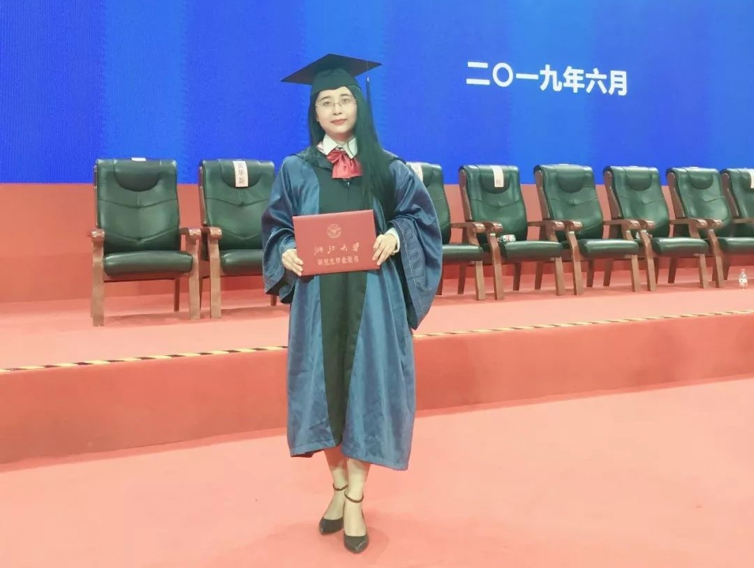 Nữ sinh duy nhất của ngành học &quot;vô hình&quot;: 4 năm không bạn bè, tốt nghiệp chụp ảnh một mình nhưng tương lai ai cũng mơ - Ảnh 1.
