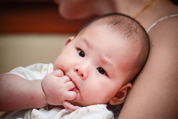 Em bé mới 4 tháng, bà nhất quyết đòi cho ăn bột: Cách mẹ bỉm này phản ứng lại khiến nhiều người bội phục, EQ đỉnh cao là đây!- Ảnh 4. Em bé mới 4 tháng, bà nhất quyết đòi cho ăn bột: Cách mẹ bỉm này phản ứng lại khiến nhiều người bội phục, EQ đỉnh cao là đây!- Ảnh 4.
