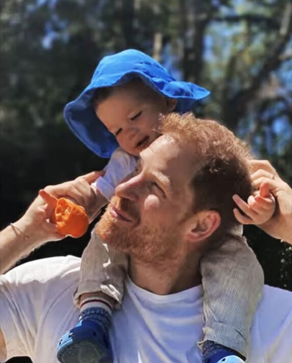 Meghan Markle từng xin cố Nữ hoàng Elizabeth một món quà rất đặc biệt cho con trai nhỏ Archie- Ảnh 2.