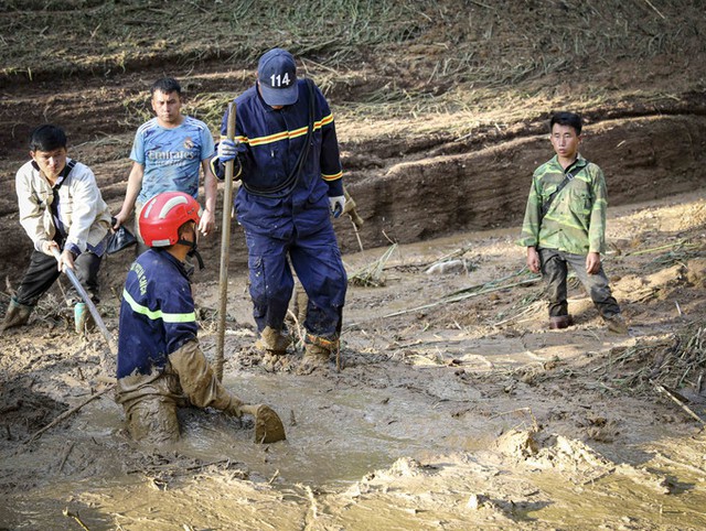 Sau trưởng thôn Kho Vàng là anh trưởng bản cứu hơn 90 người: Những trái tim giữ làng trong cơn lũ dữ - Ảnh 3.