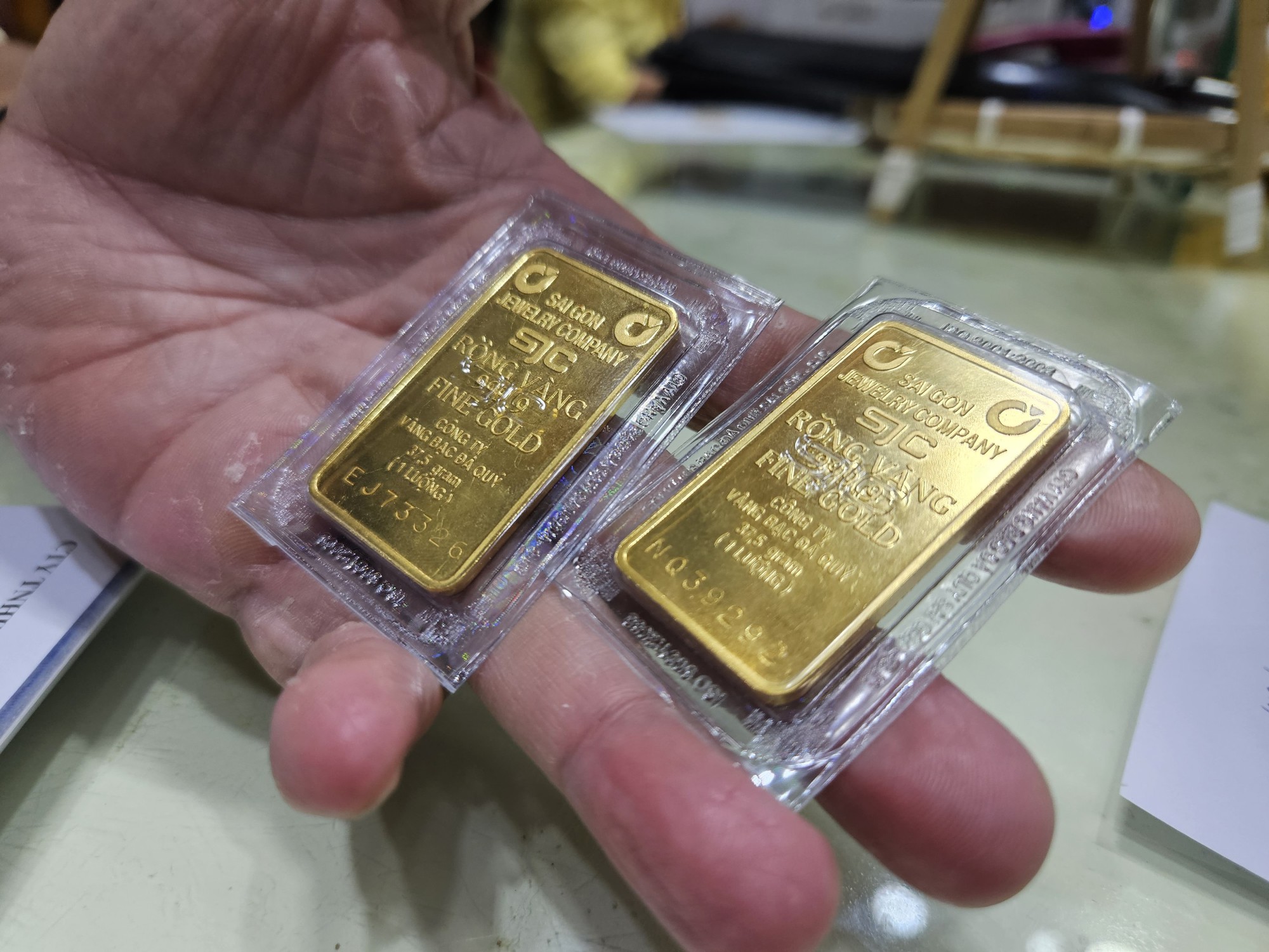 Giá vàng hôm nay 4 - 8: Xu hướng thị trường và giảm mạnh bất ngờ - Ảnh 2. Giá vàng hôm nay 4 - 8: Xu hướng thị trường và giảm mạnh bất ngờ - Ảnh 2.