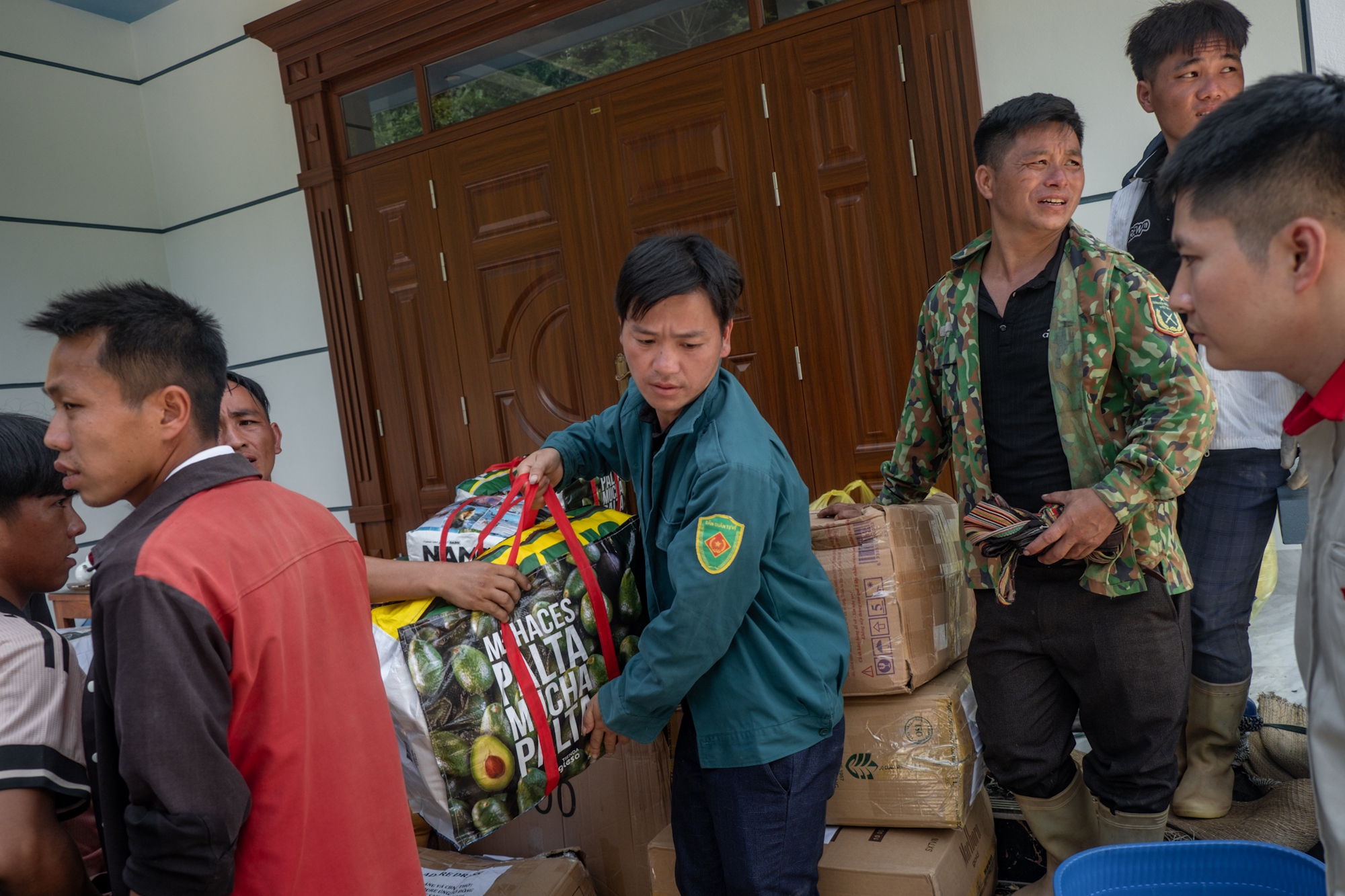 Sau trưởng thôn Kho Vàng là anh trưởng bản cứu hơn 90 người: Những trái tim giữ làng trong cơn lũ dữ - Ảnh 1.
