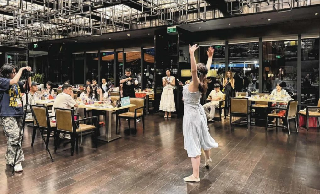 Đột nhập đêm mai mối của giới siêu giàu: Tài sản tối thiếu phải hơn 100 tỷ đồng, nữ giới được tham dự miễn phí nhưng phải đẹp và dưới 30 tuổi - Ảnh 1. Đột nhập đêm mai mối của giới siêu giàu: Tài sản tối thiếu phải hơn 100 tỷ đồng, nữ giới được tham dự miễn phí nhưng phải đẹp và dưới 30 tuổi - Ảnh 1.