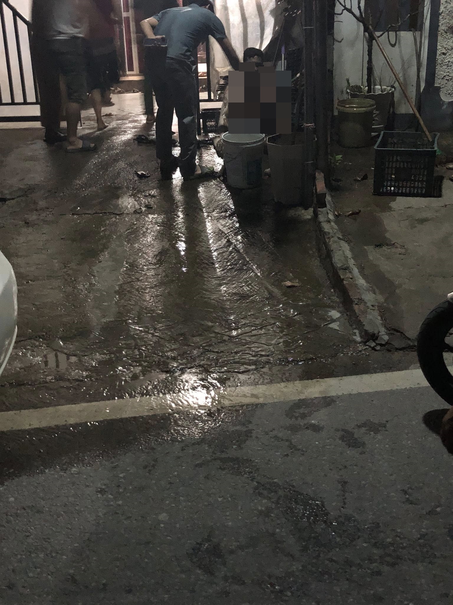 Vợ bị bỏng xăng nặng, hành động đáng ngờ của người chồng lúc 0h sáng ở Lào Cai - Ảnh 1.