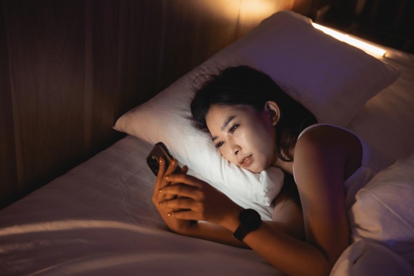 Bạn có đang già nhanh hơn người khác không? Nếu thấy 4 dấu hiệu này vào buổi tối thì có thể bạn đang già hơn bạn bè của mình- Ảnh 2. Bạn có đang già nhanh hơn người khác không? Nếu thấy 4 dấu hiệu này vào buổi tối thì có thể bạn đang già hơn bạn bè của mình- Ảnh 2.