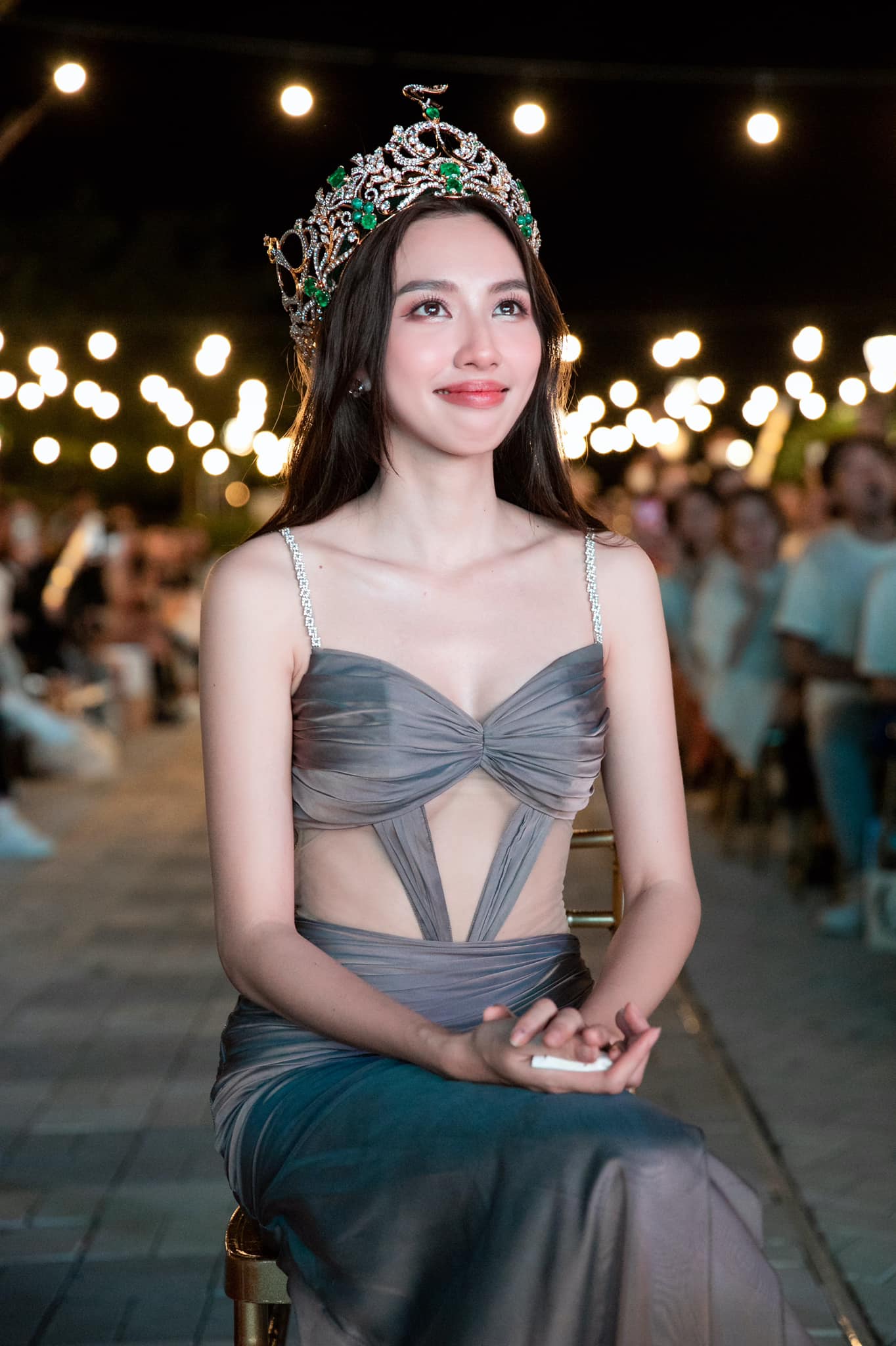 hoa-hau-thuy-tien-tuyen-bo-co-the-lay-vo-khien-fan-ham-mo-bang-hoang1-1754369369925774232865-1754380410220-17543804103521646107665.jpg