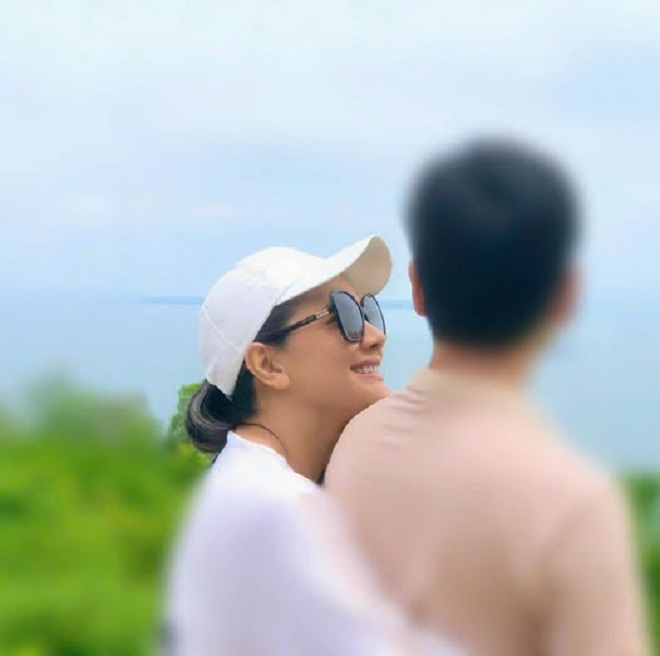 Nữ diễn viên Việt nổi tiếng công khai bạn trai ở tuổi 49 sau 3 lần đổ vỡ: “Thà yêu 1 người bình thường” - Ảnh 3. Nữ diễn viên Việt nổi tiếng công khai bạn trai ở tuổi 49 sau 3 lần đổ vỡ: “Thà yêu 1 người bình thường” - Ảnh 3.
