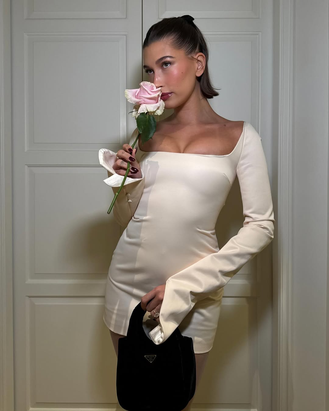 Hailey Bieber tóc rối, mặt mộc, không còn chút nào “clean girl”: Netizen phản ứng thế nào?- Ảnh 15. Hailey Bieber tóc rối, mặt mộc, không còn chút nào “clean girl”: Netizen phản ứng thế nào?- Ảnh 15.