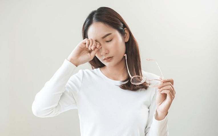 Bạn có đang già nhanh hơn người khác không? Nếu thấy 4 dấu hiệu này vào buổi tối thì có thể bạn đang già hơn bạn bè của mình