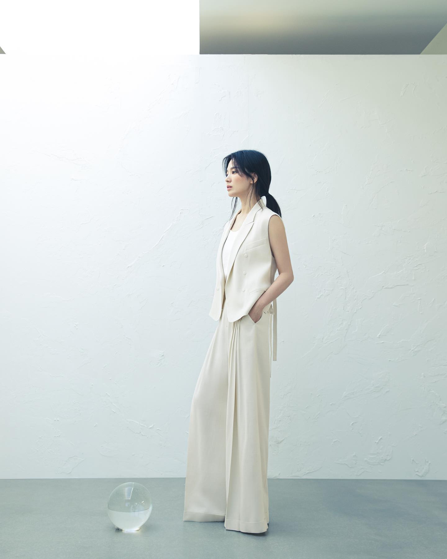 Cao 1m61 như Song Hye Kyo tưởng không "cân" được quần ống rộng, nhưng hóa ra cô mặc rất đẹp - Ảnh 8. Cao 1m61 như Song Hye Kyo tưởng không "cân" được quần ống rộng, nhưng hóa ra cô mặc rất đẹp - Ảnh 8.