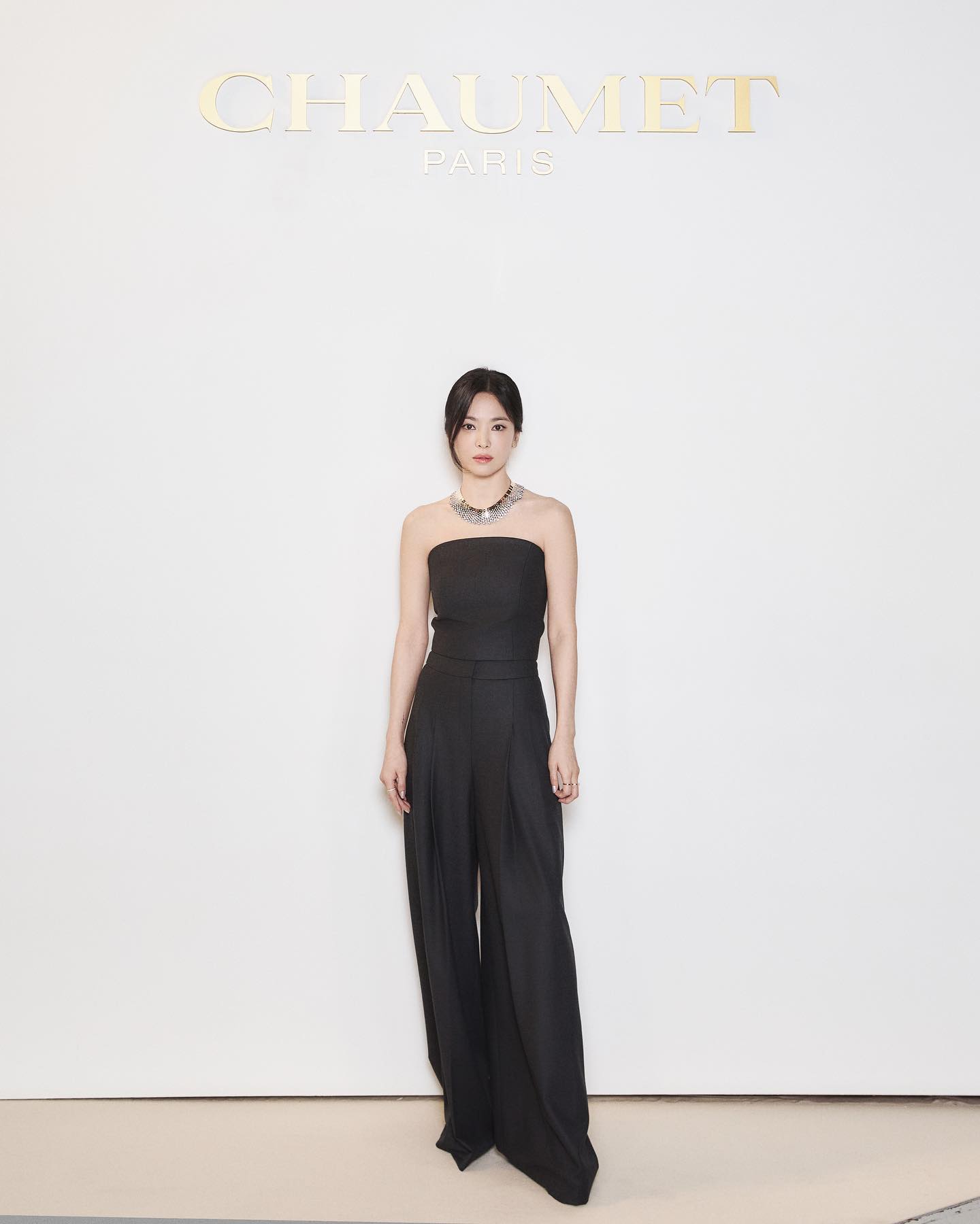 Cao 1m61 như Song Hye Kyo tưởng không "cân" được quần ống rộng, nhưng hóa ra cô mặc rất đẹp - Ảnh 5. Cao 1m61 như Song Hye Kyo tưởng không "cân" được quần ống rộng, nhưng hóa ra cô mặc rất đẹp - Ảnh 5.