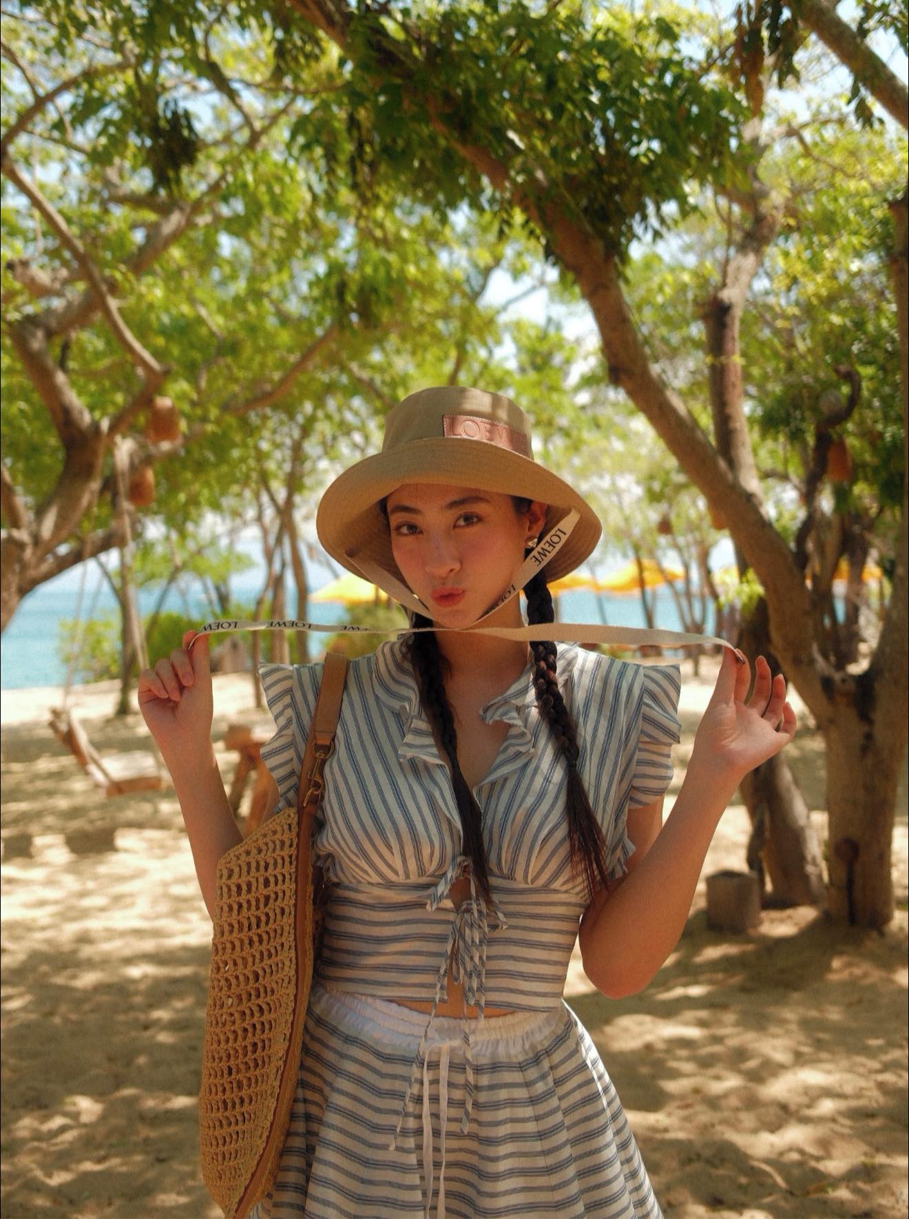 Vắng mặt Thùy Tiên, đây là 2 nàng Hậu xứng đáng cho ngôi vị "chân dài học giỏi thế hệ mới": Nhìn profile là đủ hiểu!- Ảnh 2. Vắng mặt Thùy Tiên, đây là 2 nàng Hậu xứng đáng cho ngôi vị "chân dài học giỏi thế hệ mới": Nhìn profile là đủ hiểu!- Ảnh 2.