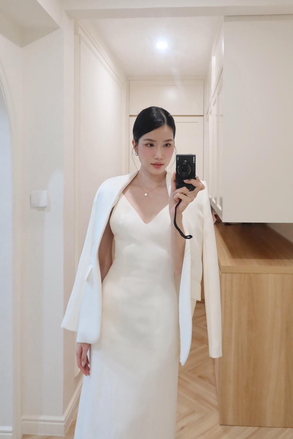 Vắng mặt Thùy Tiên, đây là 2 nàng Hậu xứng đáng cho ngôi vị "chân dài học giỏi thế hệ mới": Nhìn profile là đủ hiểu!- Ảnh 5. Vắng mặt Thùy Tiên, đây là 2 nàng Hậu xứng đáng cho ngôi vị "chân dài học giỏi thế hệ mới": Nhìn profile là đủ hiểu!- Ảnh 5.