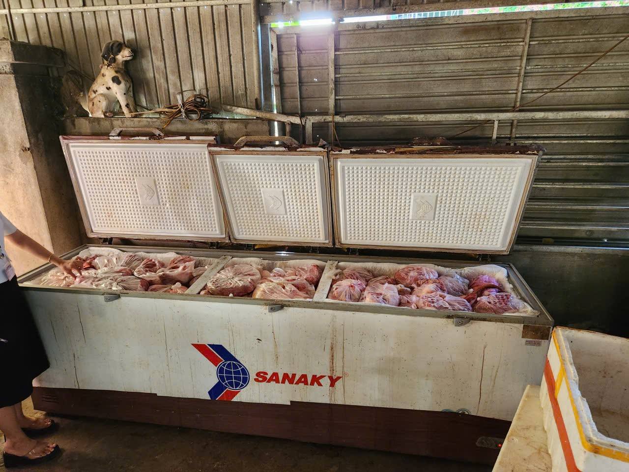 Phát hiện bí mật khủng bên trong 7 tủ cấp đông ở Nghệ An, Công an lập tức yêu cầu mang đi tiêu huỷ - Ảnh 2.