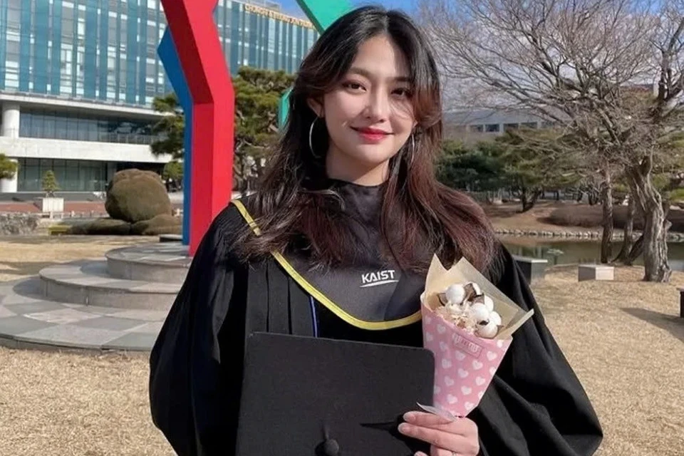 Idol nhí từng thi Hoa hậu, làm người mẫu đình đám, bất ngờ được bắt gặp dạy Toán ở "lò luyện khét tiếng" giữa Thủ đô - Ảnh 2. Idol nhí từng thi Hoa hậu, làm người mẫu đình đám, bất ngờ được bắt gặp dạy Toán ở "lò luyện khét tiếng" giữa Thủ đô - Ảnh 2.
