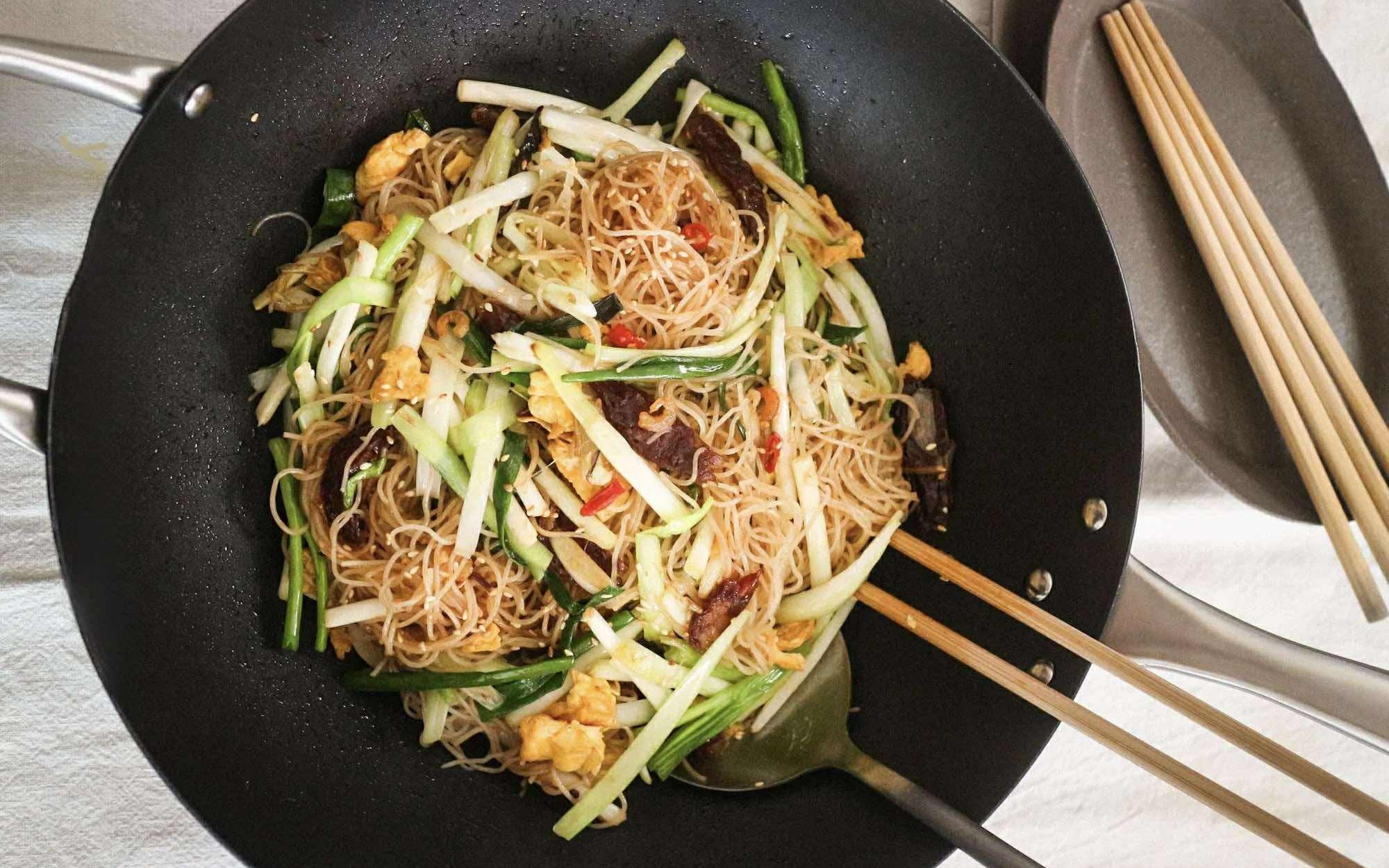 Bún gạo khô mà xào theo công thức này, ngon đến mức cả nhà đua nhau ăn hết sạch