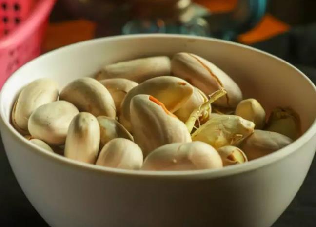 chung-ta-thuong-an-nhung-mui-mit-thom-mong-roi-vut-bo-phan-hat-mit-di-biet-loi-ich-nay-tu-ai-cung-tiec-hui-hui17122135-17545021769651249284766.jpg