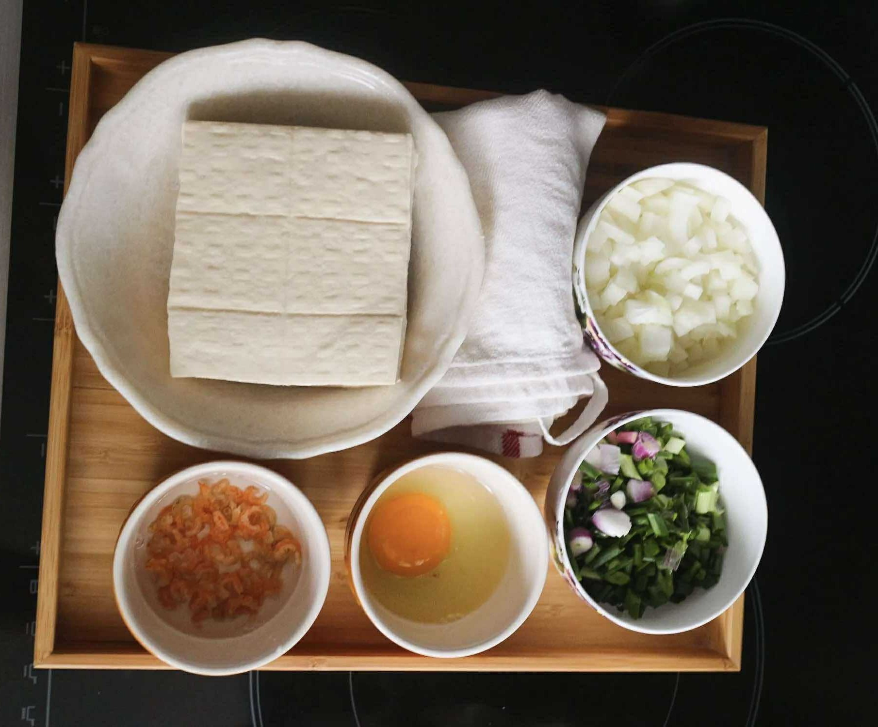 Muốn giảm cân mà thèm cơm rang thì làm ngay theo công thức này: Dễ nấu mà giòn ngon không thua &quot;phiên bản thật&quot; - Ảnh 2.