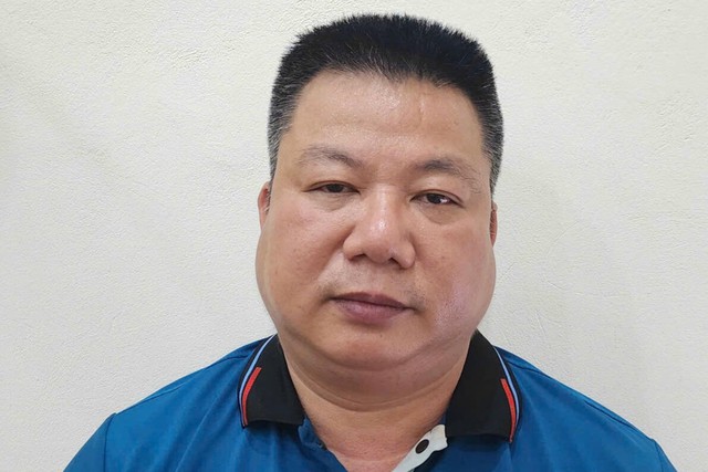Tài xế rút chìa khóa xe khách khiến 40 người phơi nắng ở Vành đai 3 có thể bị xử lý vì tội gì? - Ảnh 1. Tài xế rút chìa khóa xe khách khiến 40 người phơi nắng ở Vành đai 3 có thể bị xử lý vì tội gì? - Ảnh 1.