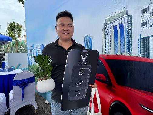 Những chiếc VinFast Limo Green đầu tiên bàn giao cho khách hàng: Thiết kế hiện đại, 7 chỗ rộng rãi, bước ngoặt cho thị trường taxi - Ảnh 3. Những chiếc VinFast Limo Green đầu tiên bàn giao cho khách hàng: Thiết kế hiện đại, 7 chỗ rộng rãi, bước ngoặt cho thị trường taxi - Ảnh 3.