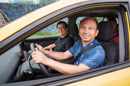 Những chiếc VinFast Limo Green đầu tiên bàn giao cho khách hàng: Thiết kế hiện đại, 7 chỗ rộng rãi, bước ngoặt cho thị trường taxi - Ảnh 8. Những chiếc VinFast Limo Green đầu tiên bàn giao cho khách hàng: Thiết kế hiện đại, 7 chỗ rộng rãi, bước ngoặt cho thị trường taxi - Ảnh 8.