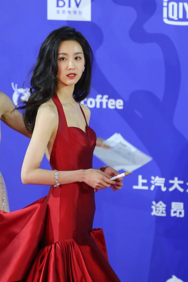 iu-ngoi-vi-006w9z2kly1g21eo4b0mrj319m1weavk-15551744328081942-1565059544-width620height930-1754456262224-17544562624382108579552-1754470143793-17544701438911146899473.jpg