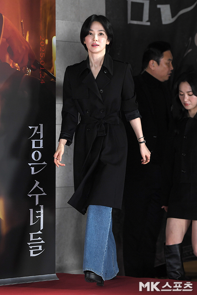 Cao 1m61 như Song Hye Kyo tưởng không "cân" được quần ống rộng, nhưng hóa ra cô mặc rất đẹp - Ảnh 11. Cao 1m61 như Song Hye Kyo tưởng không "cân" được quần ống rộng, nhưng hóa ra cô mặc rất đẹp - Ảnh 11.
