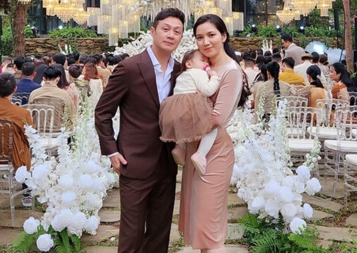 Hôn nhân kín tiếng của 'nam thần VTV' bên bà xã kém 14 tuổi, từng thi hoa hậu - Ảnh 4. Hôn nhân kín tiếng của 'nam thần VTV' bên bà xã kém 14 tuổi, từng thi hoa hậu - Ảnh 4.