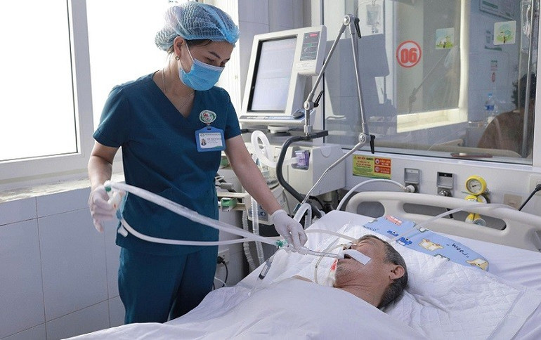 Nữ điều dưỡng Nghệ An cứu sống du khách ngưng tim giữa phố Hoa Lư, vỏn vẹn hơn 1 phút khiến ai cũng "nín thở" - Ảnh 1. Nữ điều dưỡng Nghệ An cứu sống du khách ngưng tim giữa phố Hoa Lư, vỏn vẹn hơn 1 phút khiến ai cũng "nín thở" - Ảnh 1.