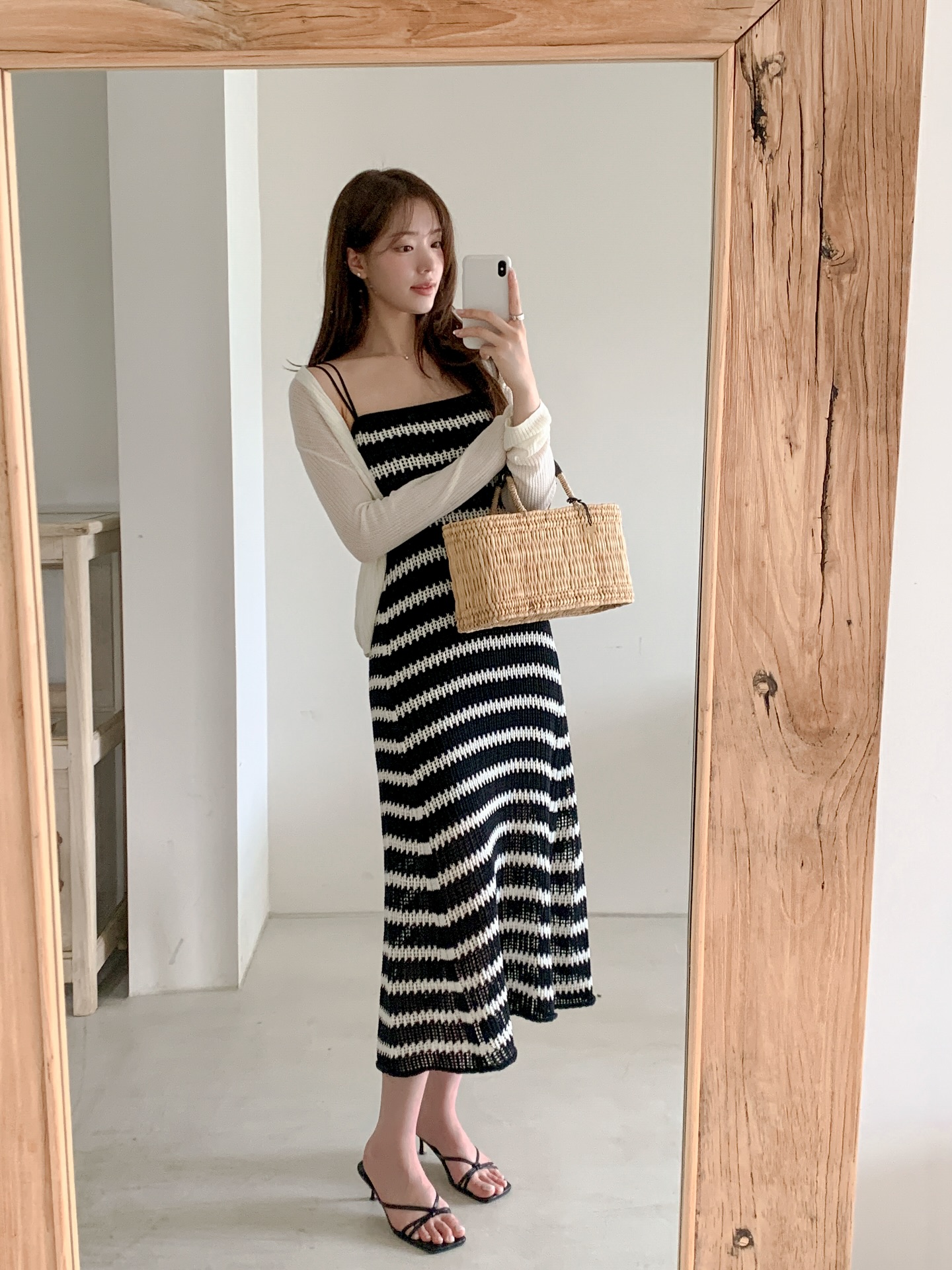 10 set váy họa tiết giúp phong cách mùa thu của chị em lên tầm cao mới - Ảnh 8. 10 set váy họa tiết giúp phong cách mùa thu của chị em lên tầm cao mới - Ảnh 8.