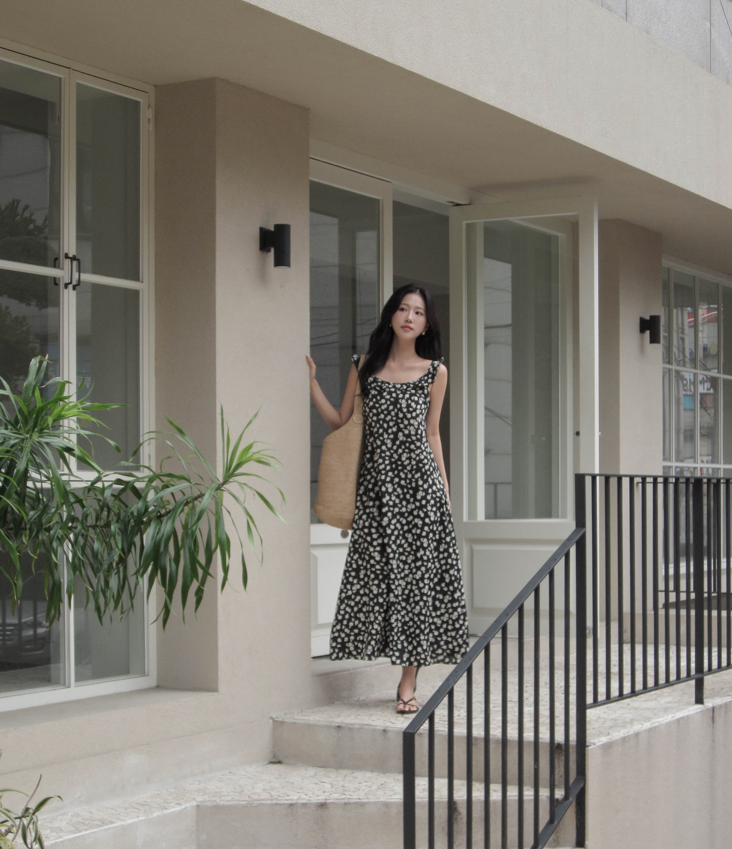 10 set váy họa tiết giúp phong cách mùa thu của chị em lên tầm cao mới - Ảnh 10. 10 set váy họa tiết giúp phong cách mùa thu của chị em lên tầm cao mới - Ảnh 10.