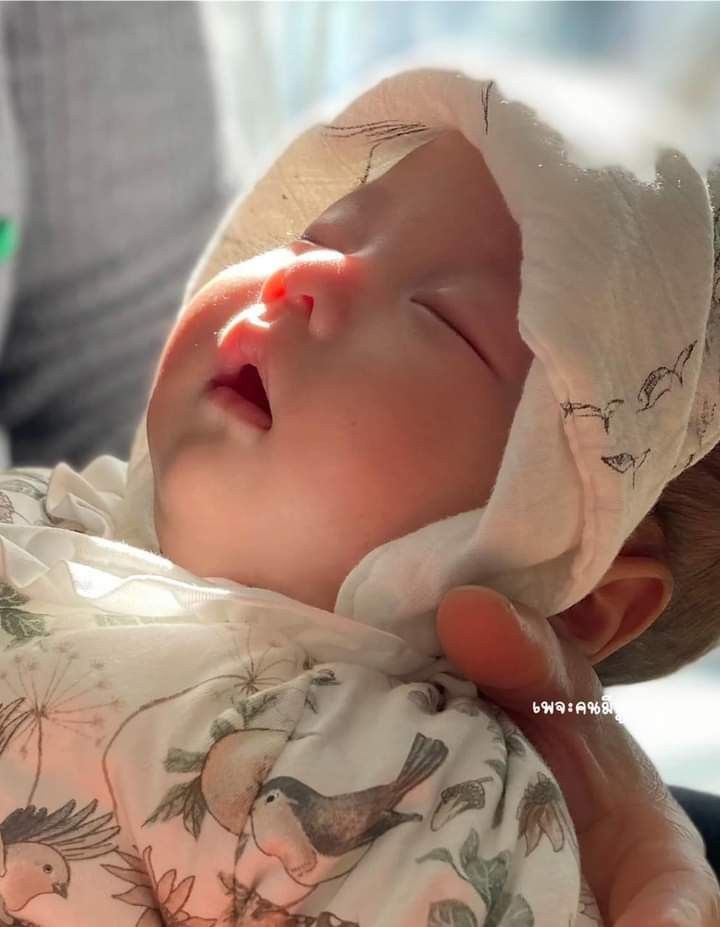 Sau sinh, ai là người bế bé đầu tiên? Mẹ đừng chọn qua loa vì lý do không ngờ sau đây- Ảnh 2. Sau sinh, ai là người bế bé đầu tiên? Mẹ đừng chọn qua loa vì lý do không ngờ sau đây- Ảnh 2.
