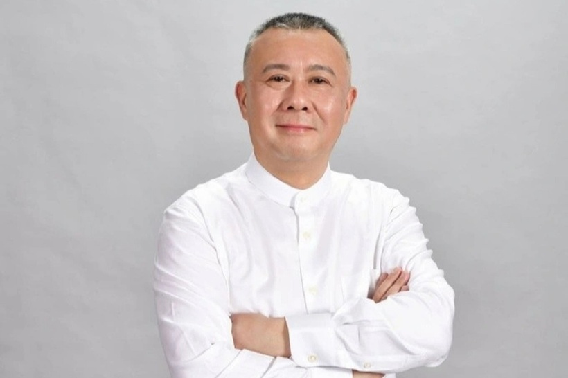 chu-tich-gia-ngheo-suot-20-nam-de-day-con-trai-cau-am-chet-lang-ngay-nhan-thua-ke-de-che-83-trieu-usd-dspl-1-14594924-1754550953010-1754550958136853215146.jpg