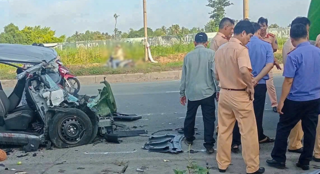 TikToker khá nổi tiếng lái xe tông vào xe chở rác khiến 2 người đi cùng tử vong - Ảnh 1. TikToker khá nổi tiếng lái xe tông vào xe chở rác khiến 2 người đi cùng tử vong - Ảnh 1.