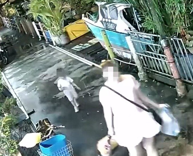 Mẹ dắt con gái ra cầu tàu rồi nhảy xuống biển, để lại di thư khiến ai cũng nghẹn ngào - Ảnh 1.