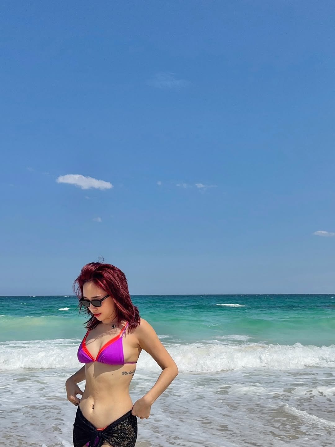 Ngắm Tóc Tiên diện bikini không chỉ sướng mắt mà còn hóng được miên man kiểu đẹp, hot hừng hực- Ảnh 1.