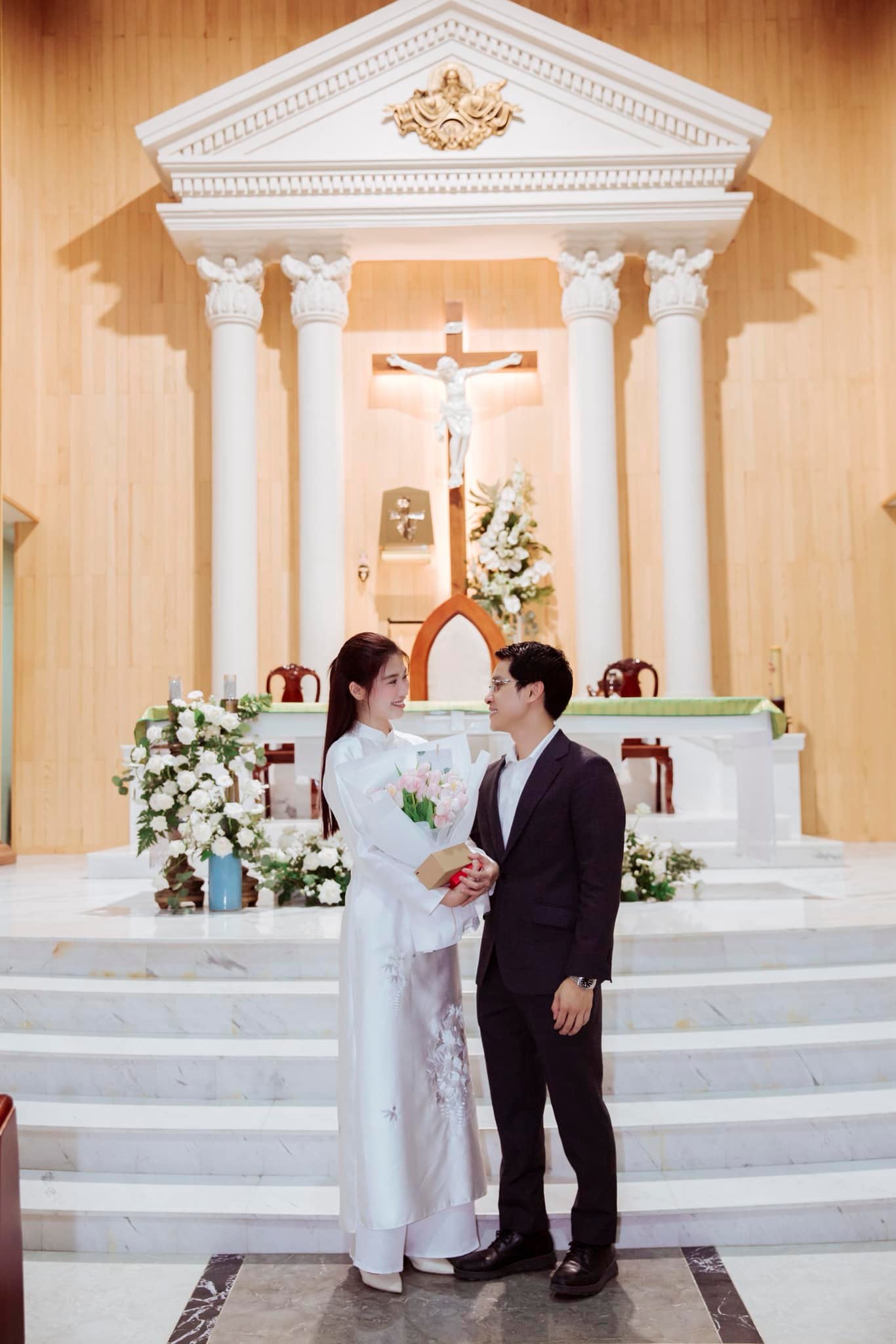 Chồng sắp cưới của Á hậu Chế Nguyễn Quỳnh Châu: Doanh nhân kín tiếng, visual và gia thế 