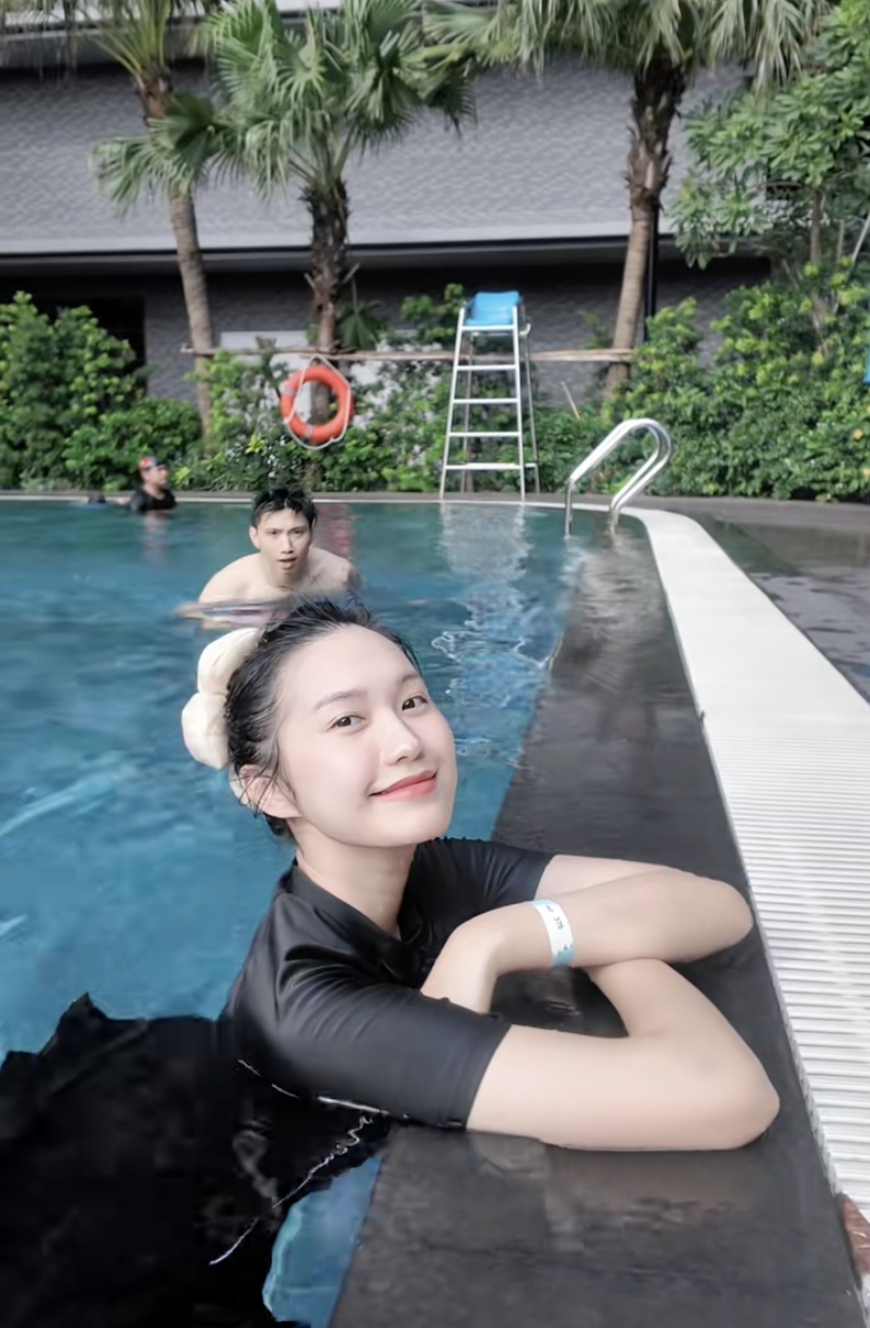 Vợ Đoàn Văn Hậu tung ảnh bikini nóng bỏng, khoe vóc dáng Vợ Đoàn Văn Hậu tung ảnh bikini nóng bỏng, khoe vóc dáng