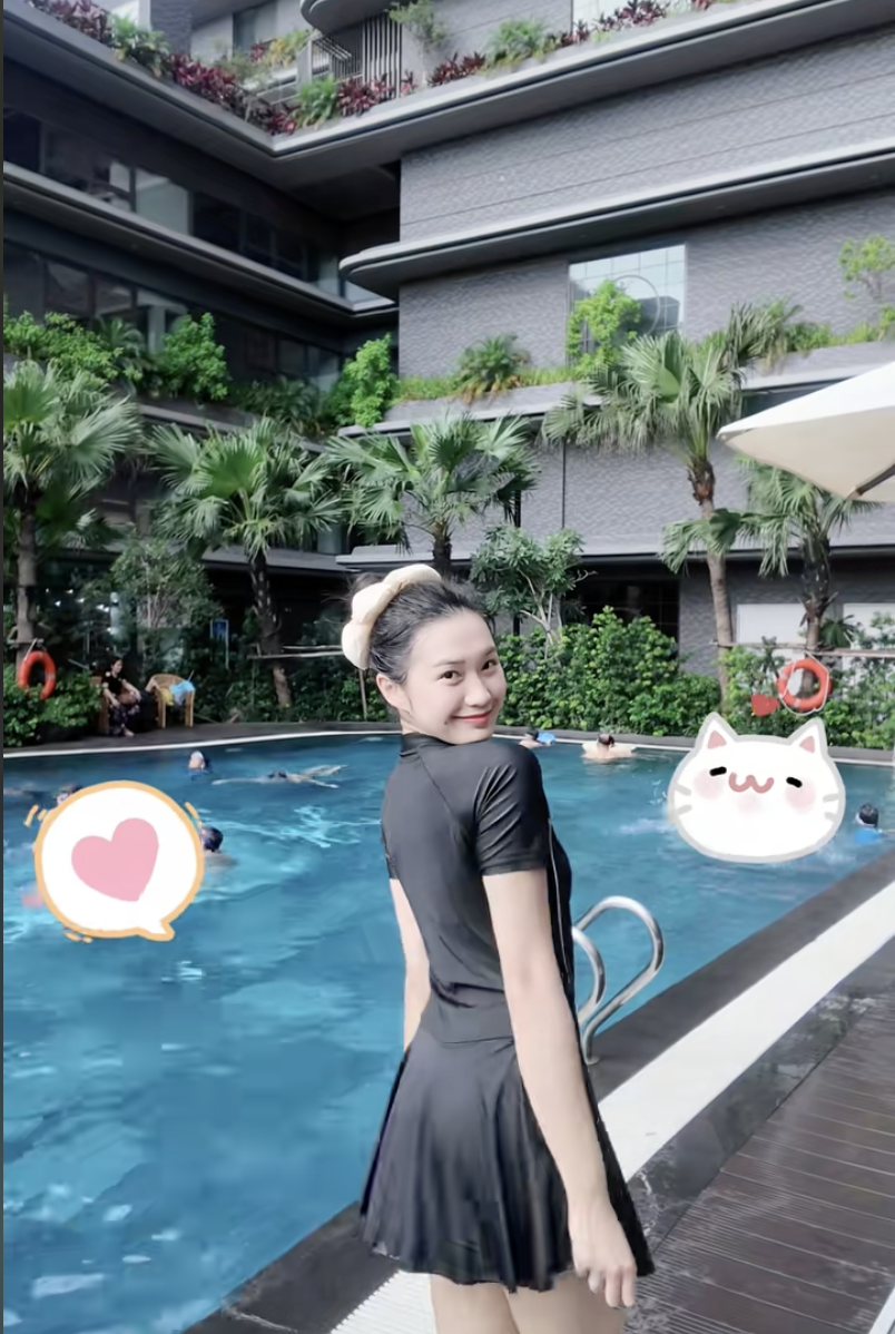 Vợ Đoàn Văn Hậu tung ảnh bikini nóng bỏng, khoe vóc dáng Vợ Đoàn Văn Hậu tung ảnh bikini nóng bỏng, khoe vóc dáng