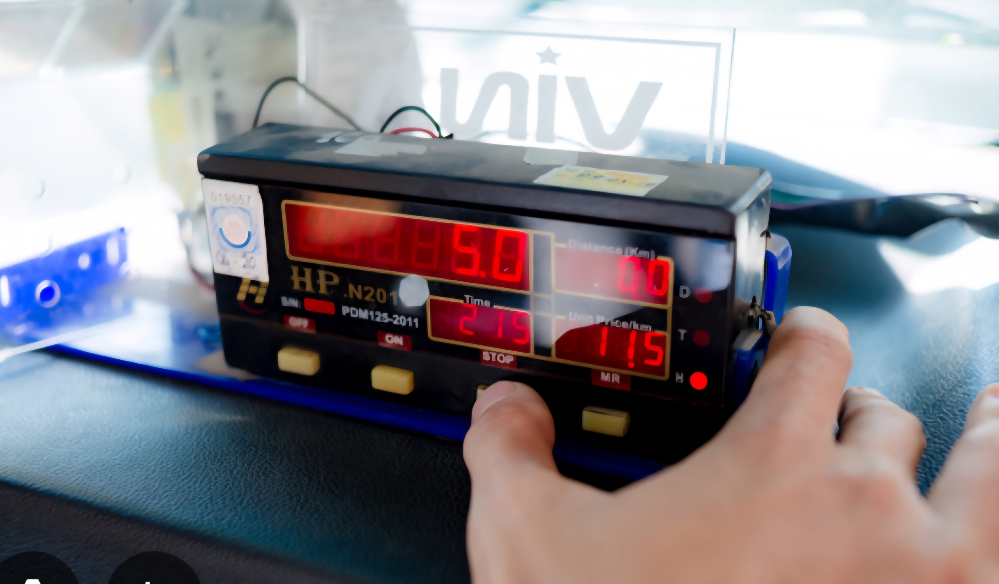 Tài xế taxi thu không đúng giá cước có thể bị phạt 8-10 triệu đồng- Ảnh 1. Tài xế taxi thu không đúng giá cước có thể bị phạt 8-10 triệu đồng- Ảnh 1.